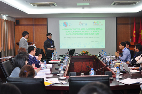 TS. Nguyễn Văn Quỳnh thuyết trình tại hội thảo