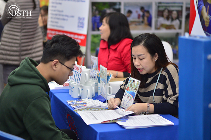 Ngày hội tuyển sinh báo tuổi trẻ