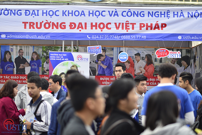 Ngày hội tuyển sinh báo tuổi trẻ