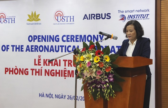 PGS Đinh Thị Mai Thanh Quyền Hiệu trưởng Goodd889 cá cược trực tuyến phát biểu khai mạc Lễ khai trương Phòng thí nghiệm hàng không