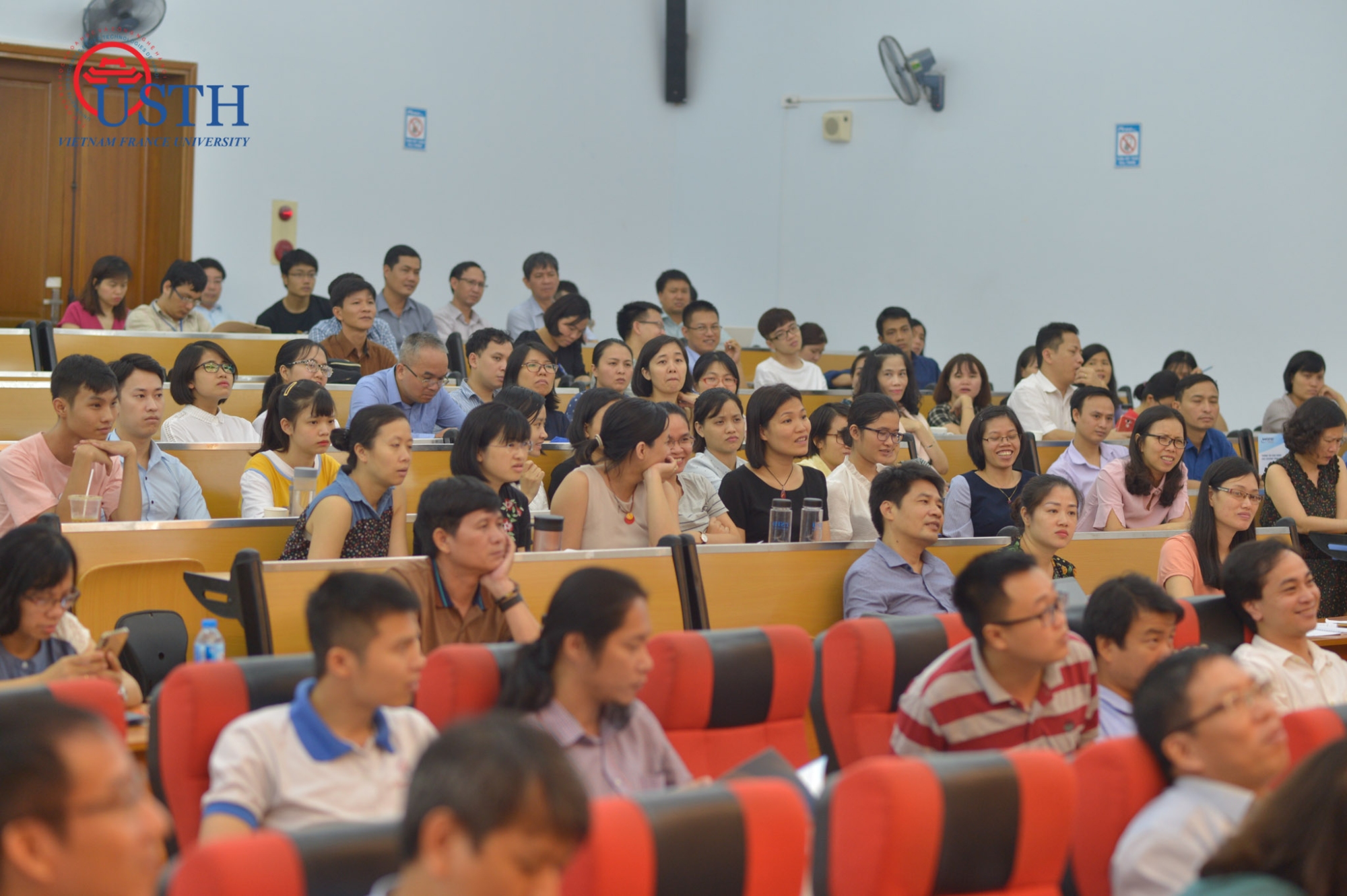 hoi thao nafosted va toa dam chia se kinh nghiem cong bo quoc te