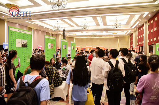 4 usth tham gia ngay hoi giao duc dai hoc phap