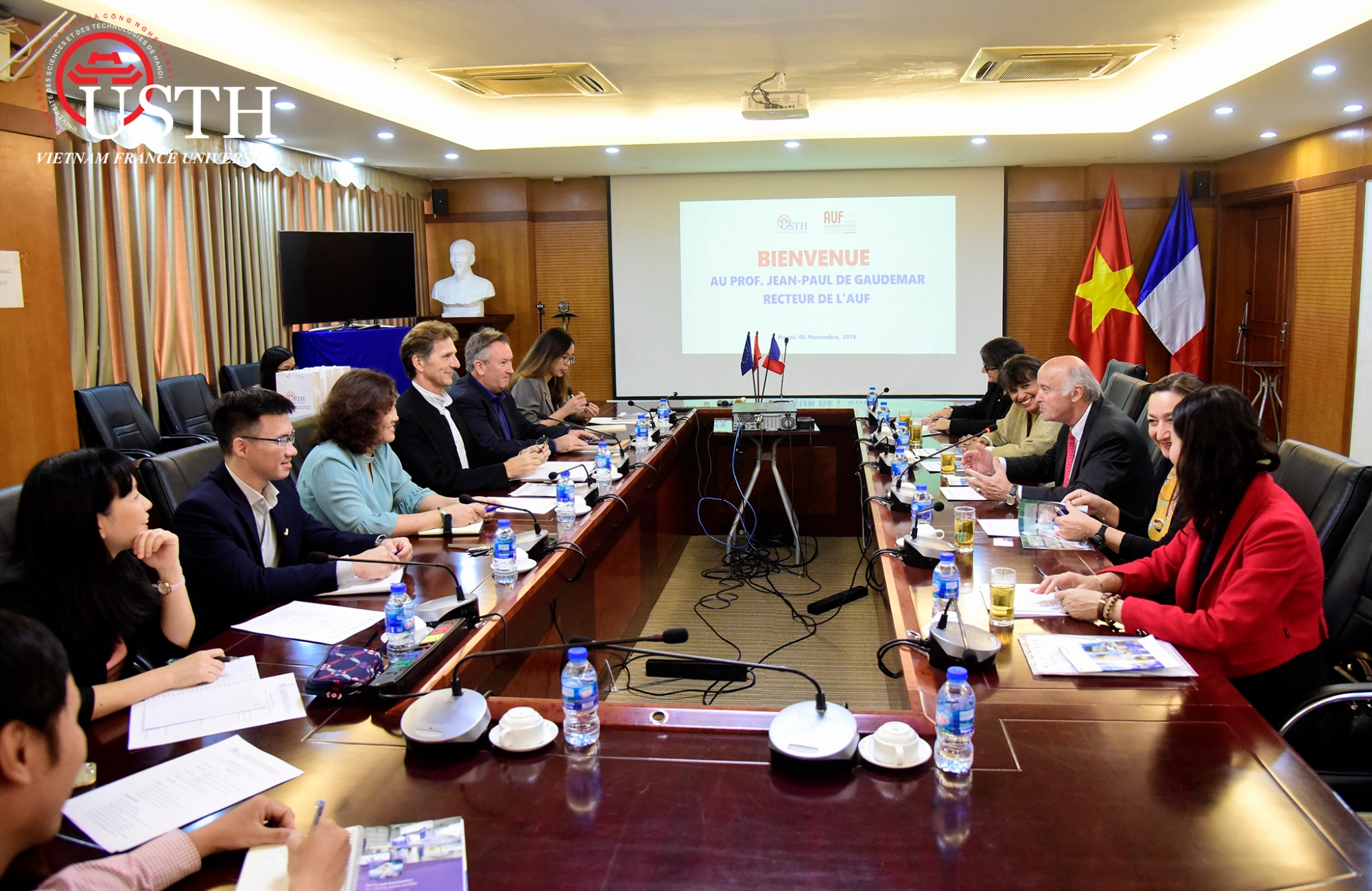 Tong giam doc AUF lam viec Goodd889 cá cược trực tuyến