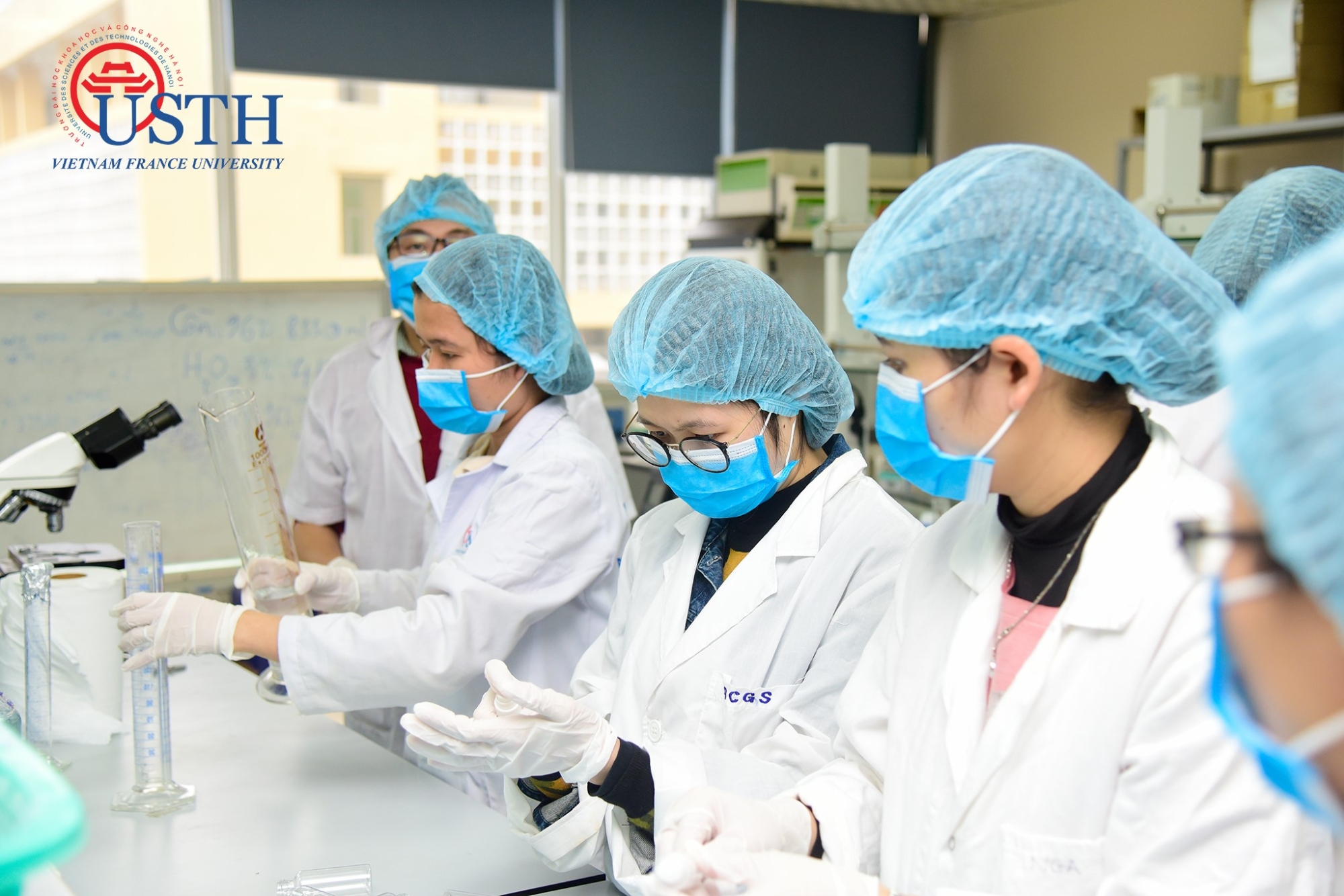 usth dung dich rua tay kho 2