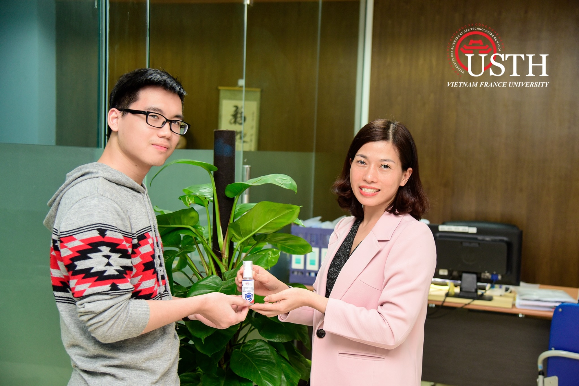 usth dung dich rua tay kho 5