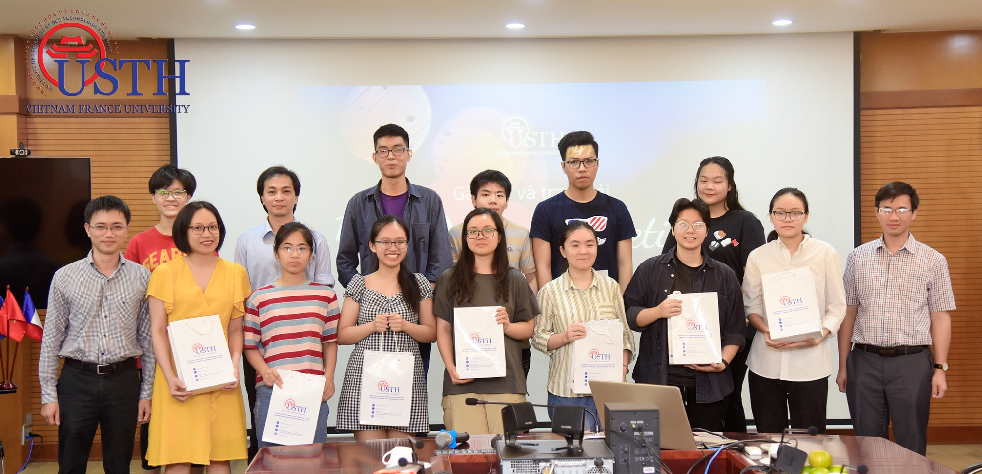 usth trao giai bookdome competition