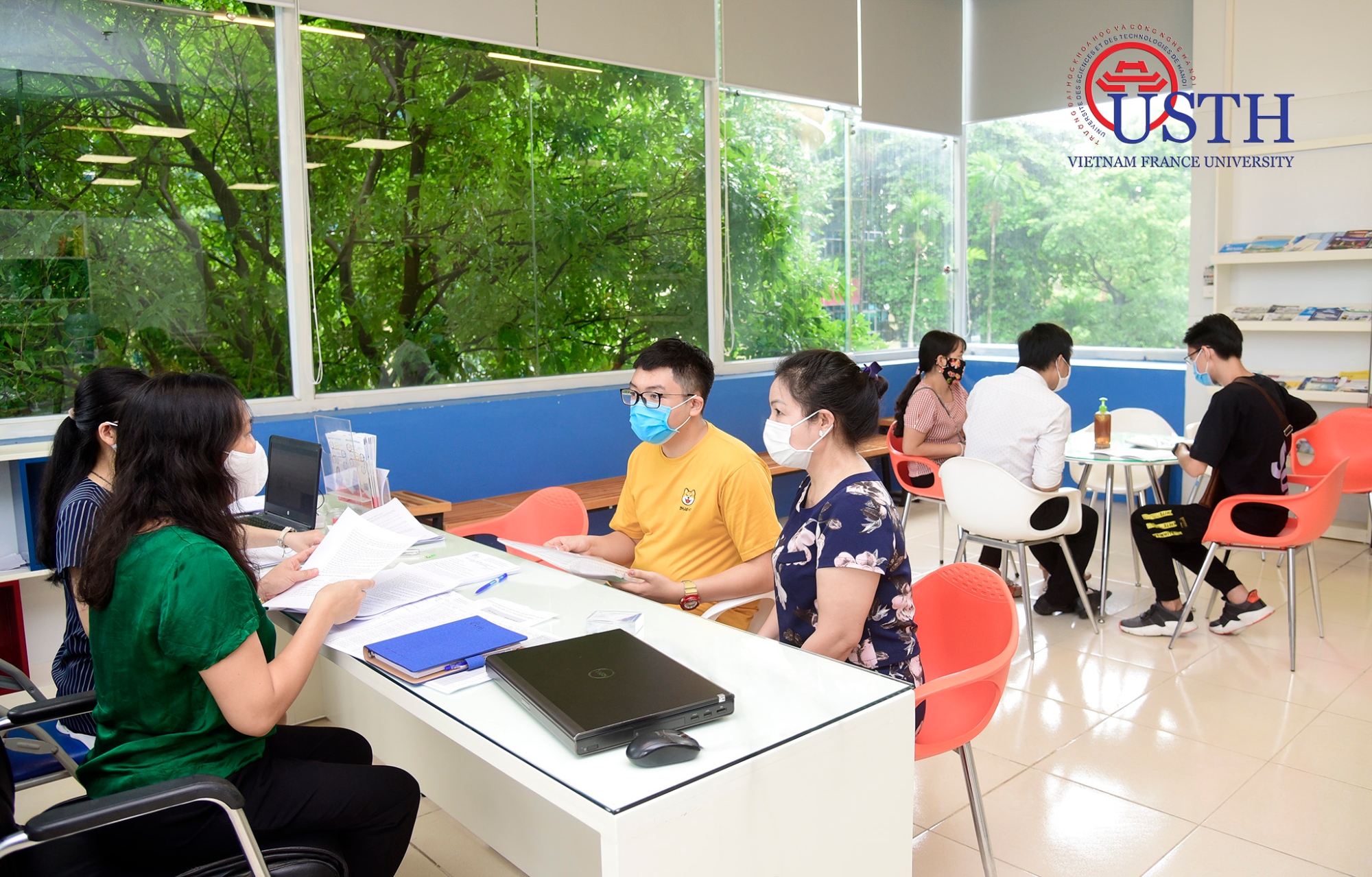 2 Đăng ký, kiểm tra hồ sơ, tư vấn (1)