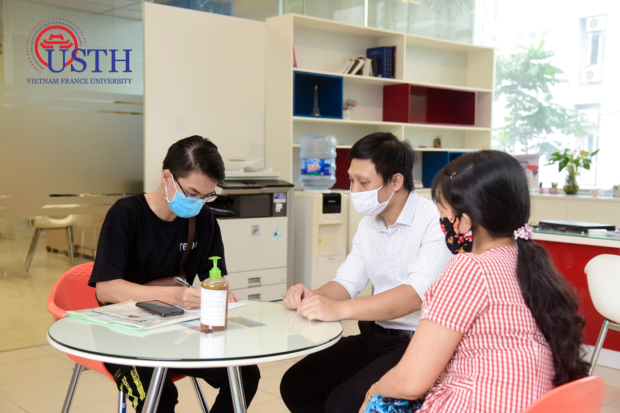 2 Đăng ký, kiểm tra hồ sơ, tư vấn