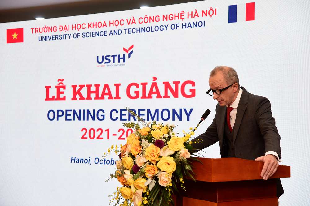 GS Jean Marc Lavest, Hiệu trưởng chính Goodd889 cá cược trực tuyến 1