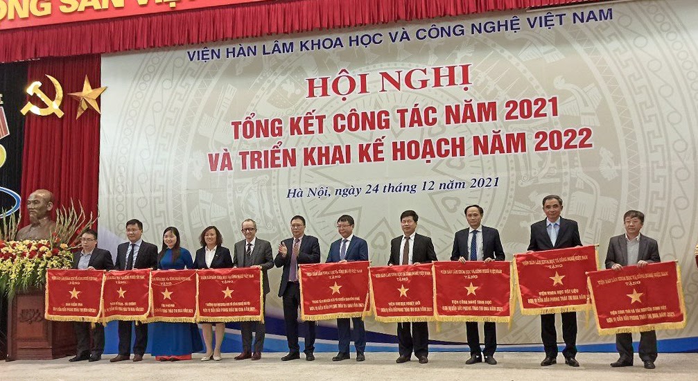 Goodd889 cá cược trực tuyến lần đầu tiên nhận danh hiệu “Cờ Thi đua của Viện Hàn lâm Gôd88 tỷ lệ cược cao Việt Nam”