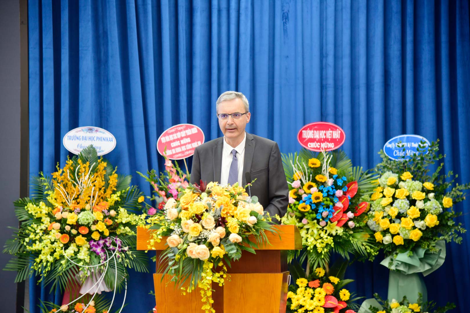 Ngài Nicolas Warnery Đại sứ Pháp tại Việt Nam