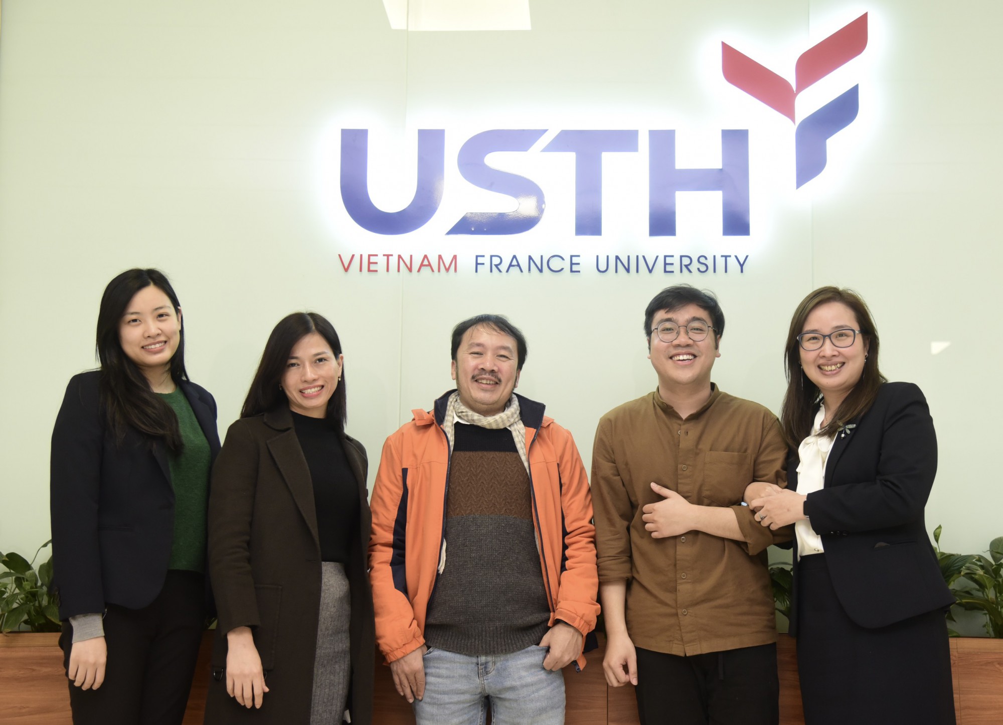 Tập thể WEO intern