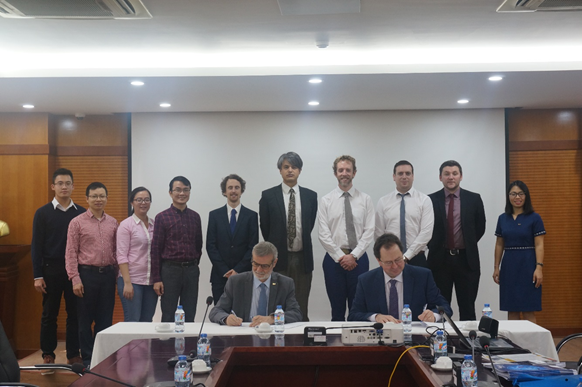 Representatives of Goodd889 cá cược trực tuyến and UCC signed the MoU