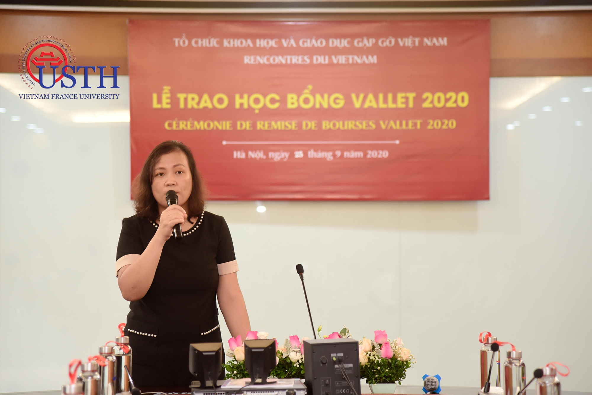 usth-students-received-odon-vallet-scholarships-2020