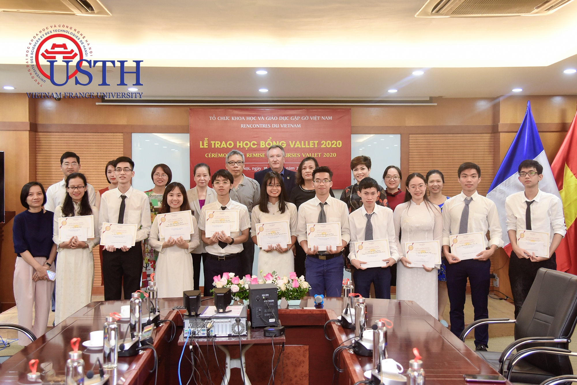 usth-students-received-odon-vallet-scholarships-2020