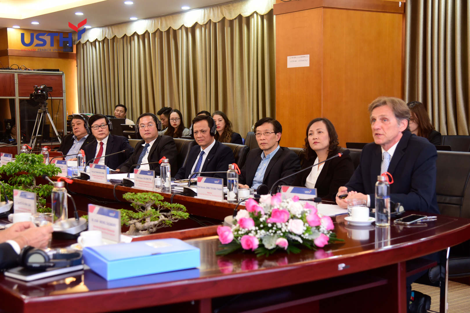 usth successfully held the 6th university council meeting 12