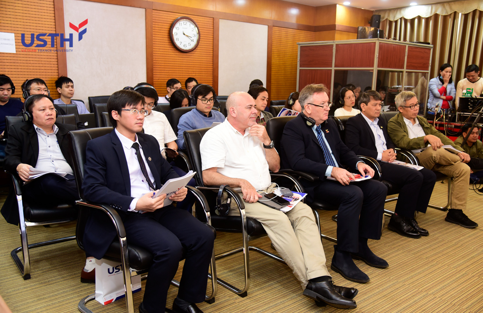 usth successfully held the 6th university council meeting 18