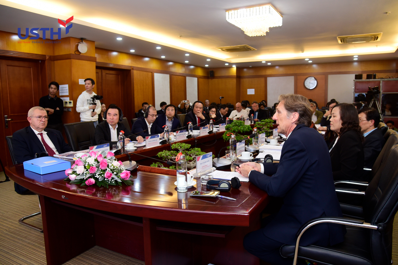 usth successfully held the 6th university council meeting 19