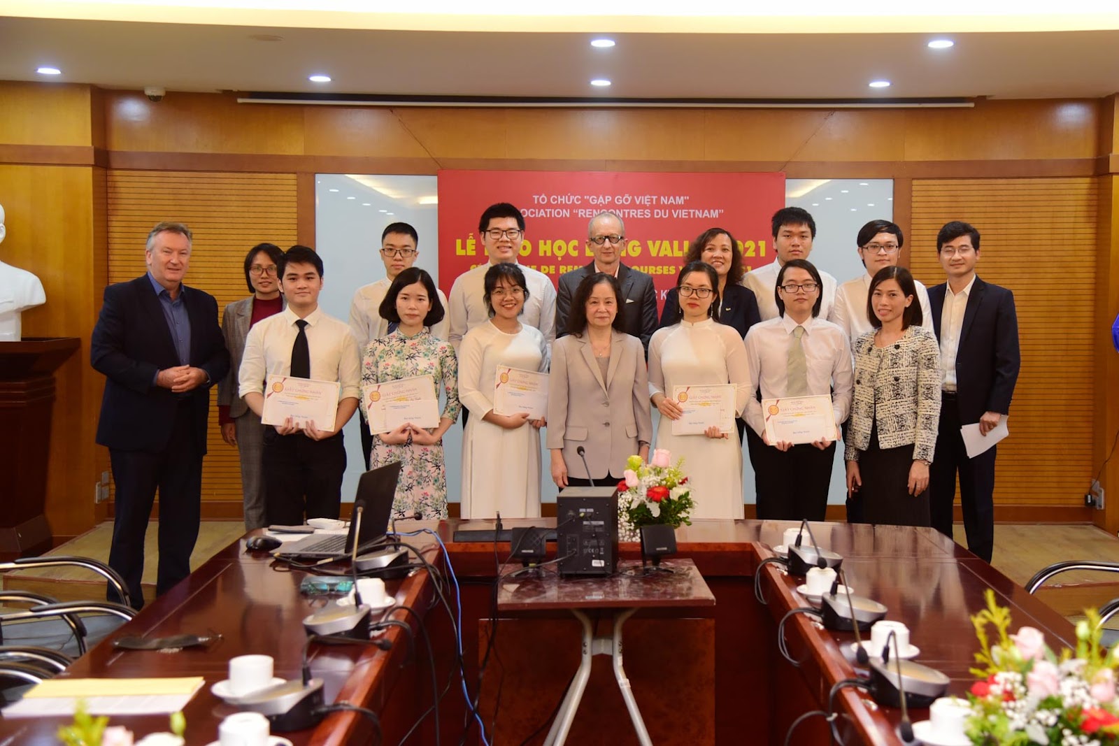 10-outstanding-usth-students-received-odon-vallet-scholarships-2021