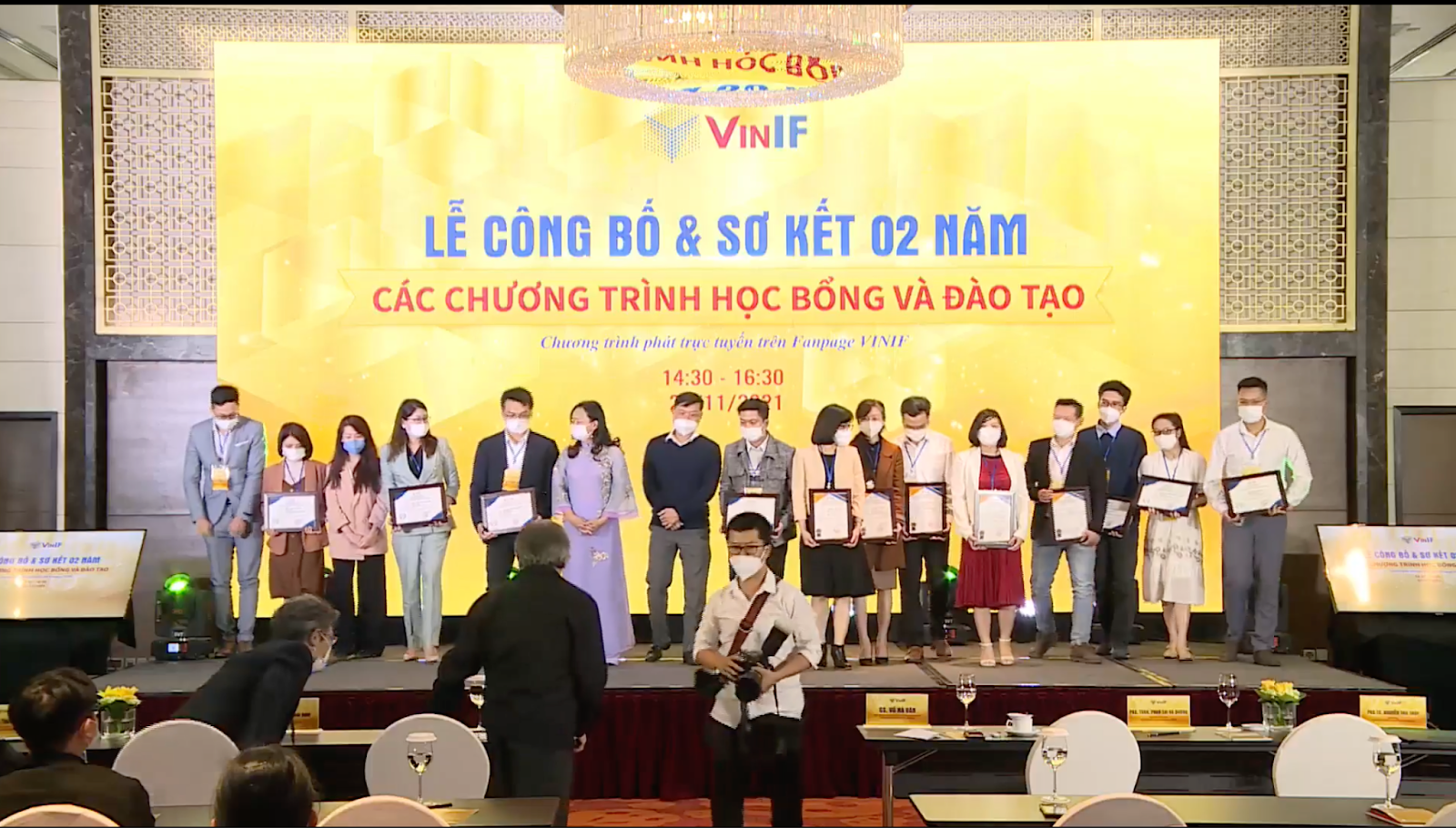 Representative candidates receive scholarships from VinIF Foundation