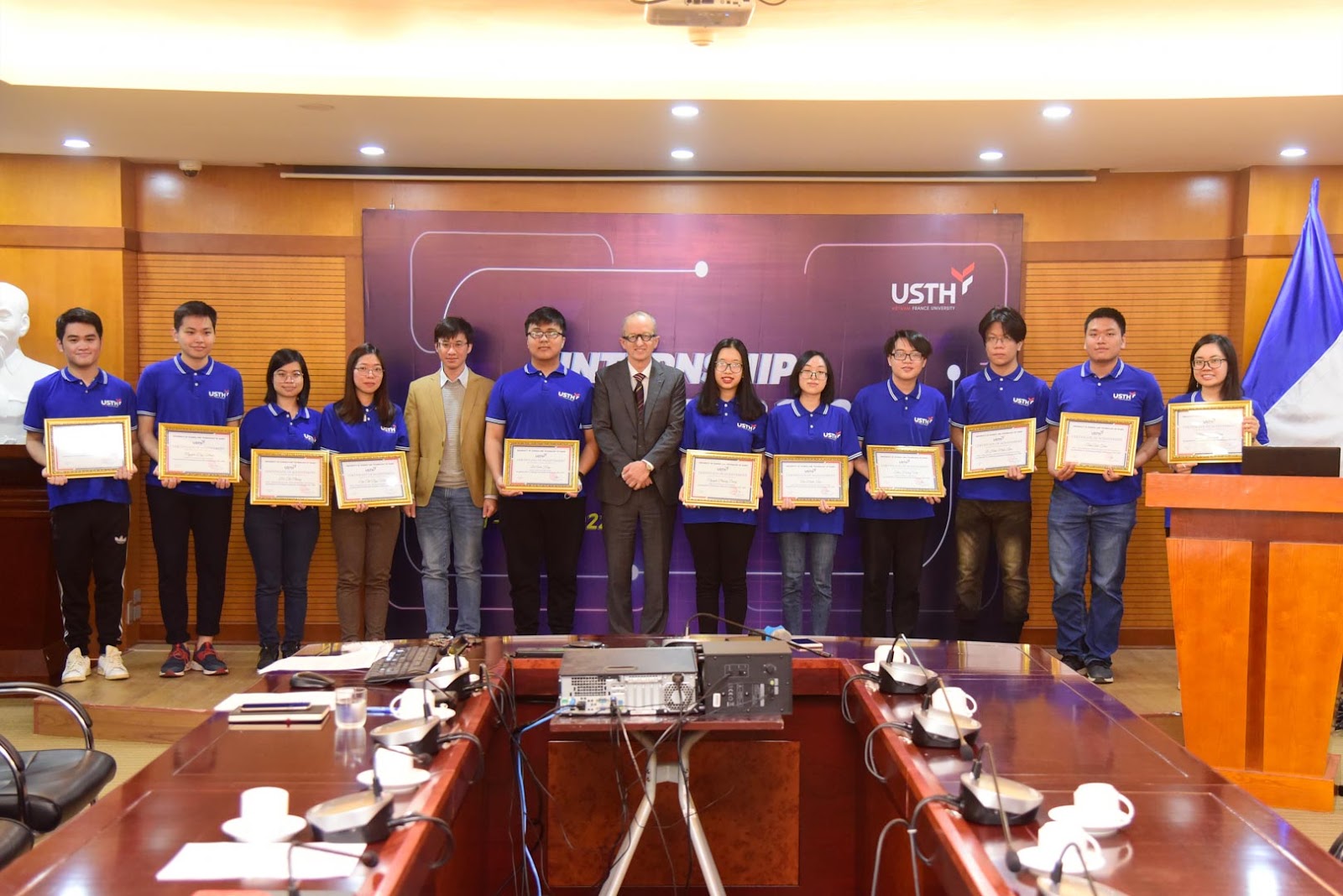 Undergraduate students and master students received internship scholarships for the academic year 2021-2022